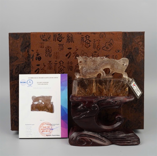 Tác phẩm cụ kỳ lân tóc vàng (834592) KG+