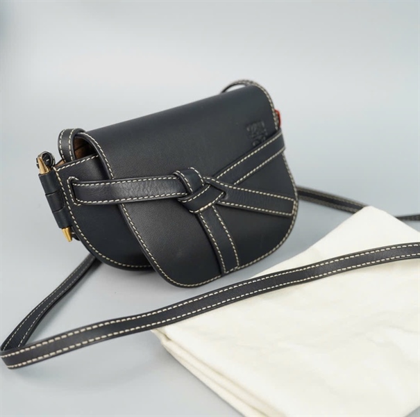 Túi Loewe đen sz17 (ALT) KG+