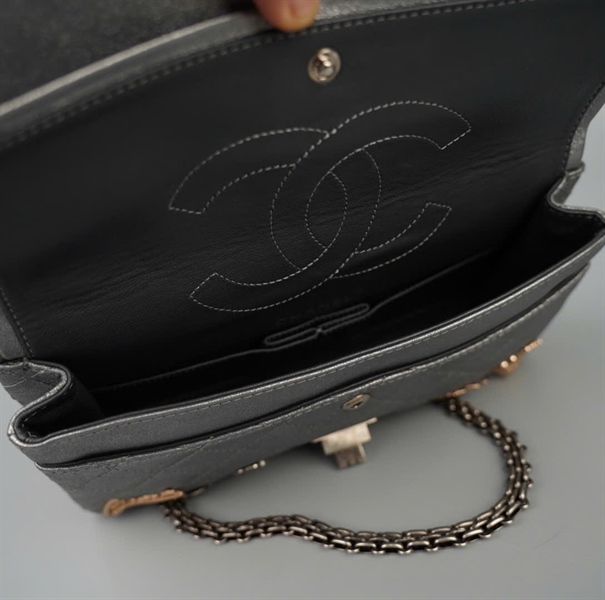 Túi Chanel charm màu bạc (11145621) sz24 KG+