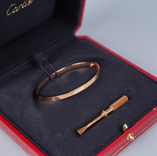 Vòng tay Cartier (PEH930) kèm bút chỉnh +