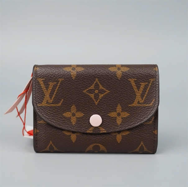 Ví card LV hoa nâu nút hồng viền bo (LT)KG+
