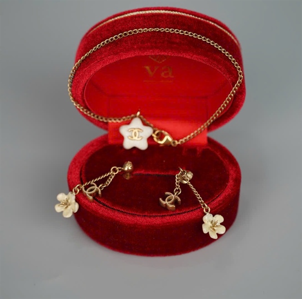 Set nữ trang Chanel vòng tay, bông tai (PN) +