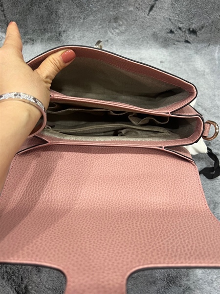 Túi GC hồng khoá bạc da sần +
