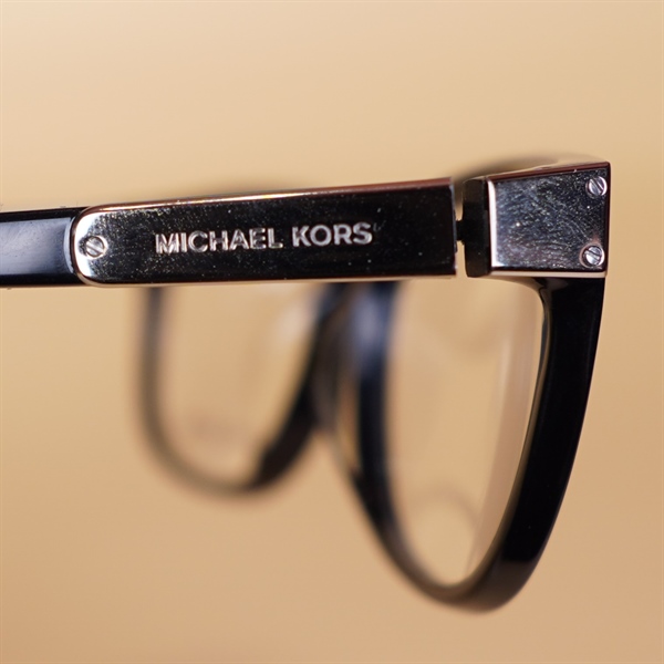 Kính Michael Kors đen KG+