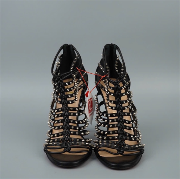 Giày Louboutin đen đính đinh đế 10p sz36.5 KG +