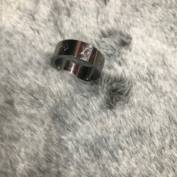 Nhẫn LV bạc +