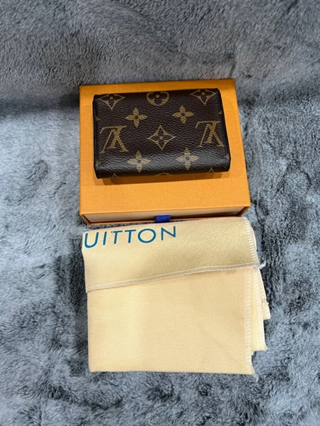 Ví card LV nút hồng lòng hồng KG+