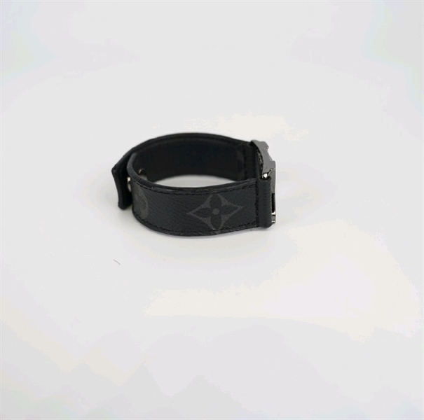 Vòng tay LV logo xanh đen +