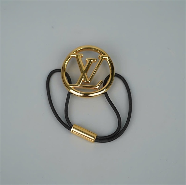 Cột tóc LV logo màu vàng dây đen +