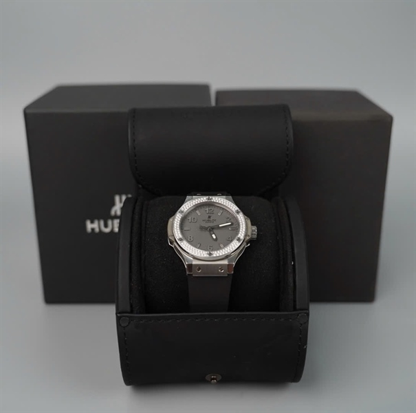Đồng hồ Hublot tròn quai đen sz38 kim zin (875443) (HC)+