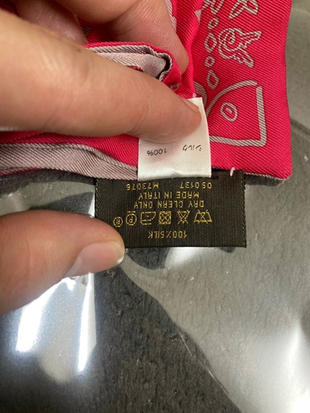 Khăn LV hồng +