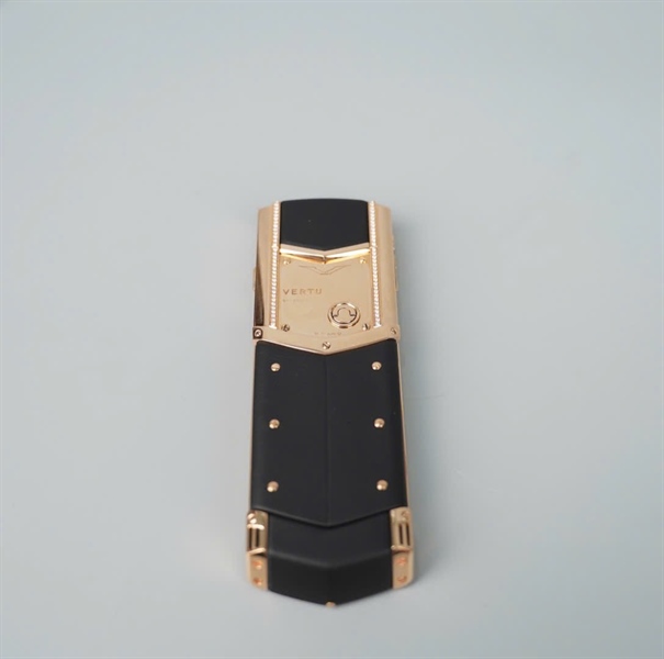 Điện thoại Vertu đen viền vàng đính đá (S-12029) (HC) KG+