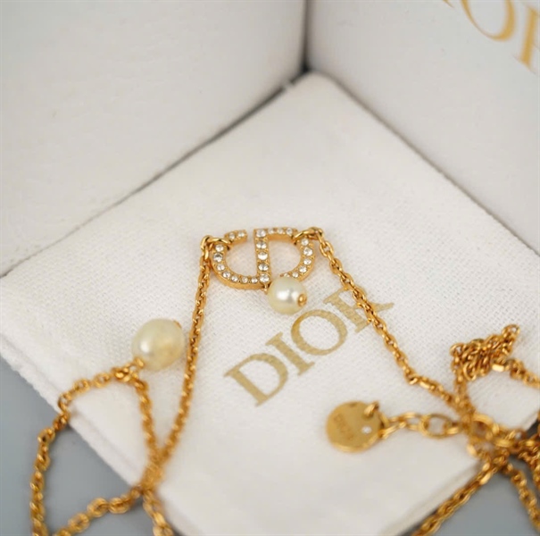 Dây chuyền Dior logo ngọc trai KG +