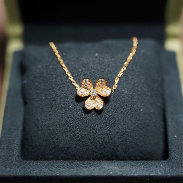 Vòng tay Van Cleef hoa Diamond KG+