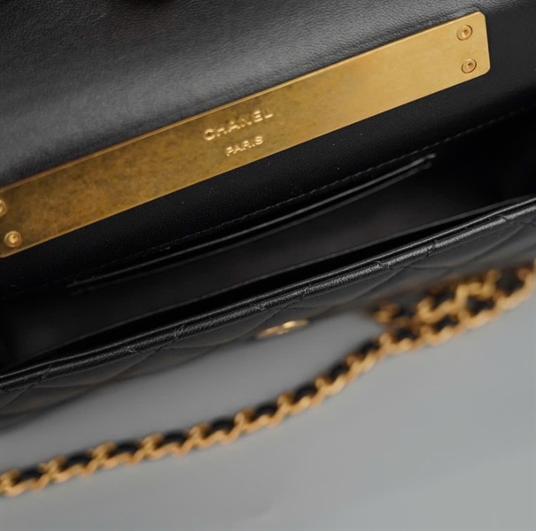 Túi Chanel Handle đen quai cầm màu vàng (J7KKTE78) sz18 (HC) +