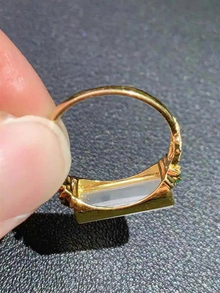 Nhẫn cao băng jadeite a myanmar