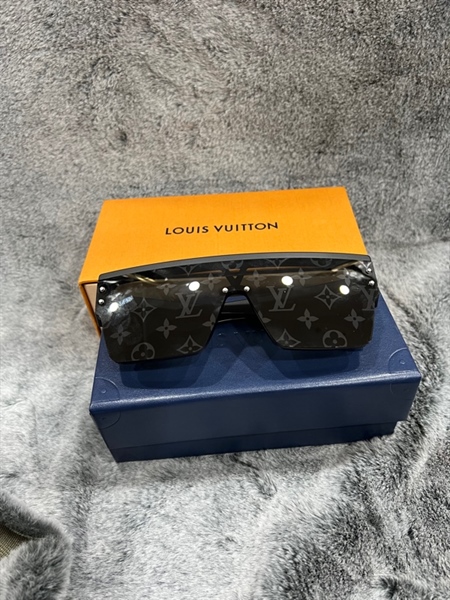 Kính LV đen có chữ +