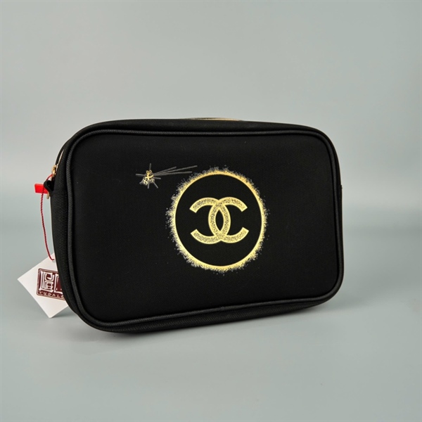 Túi Chanel đựng mỹ phẩm đen lấp lánh KG+