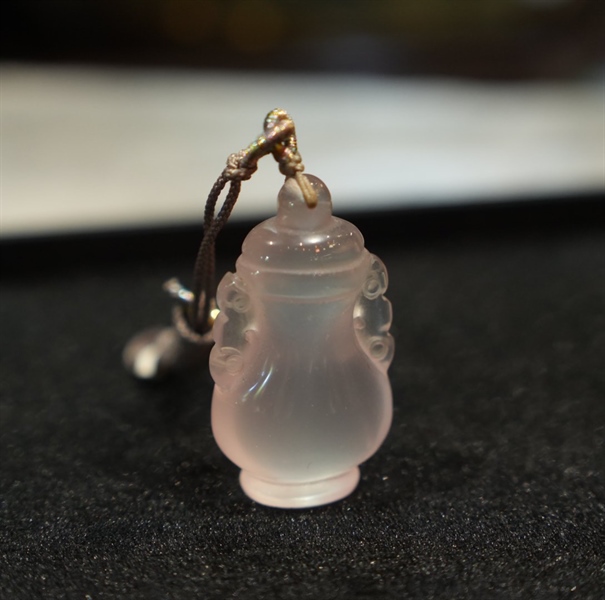 Thanh tịch bình thạch anh hồng sao KG+