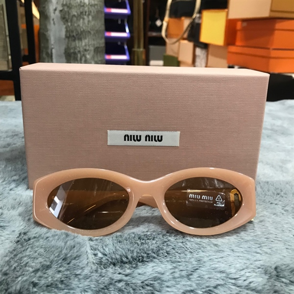 Kính MiuMiu gọng hồng sữa KG+