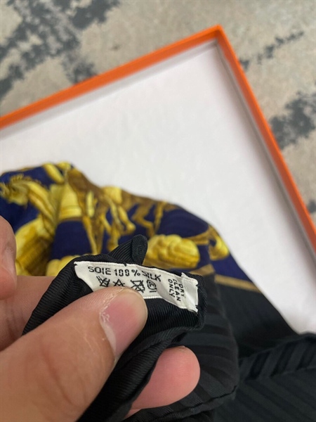 Khăn Hermes Xanh Đen Họa Tiết+