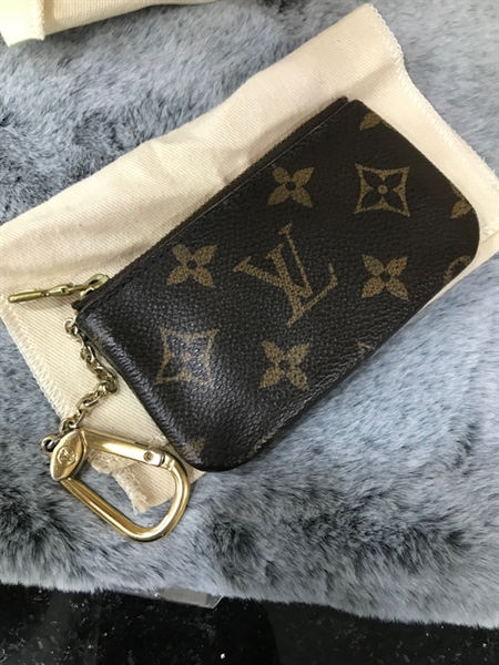 Charm LV Hoa Nâu+