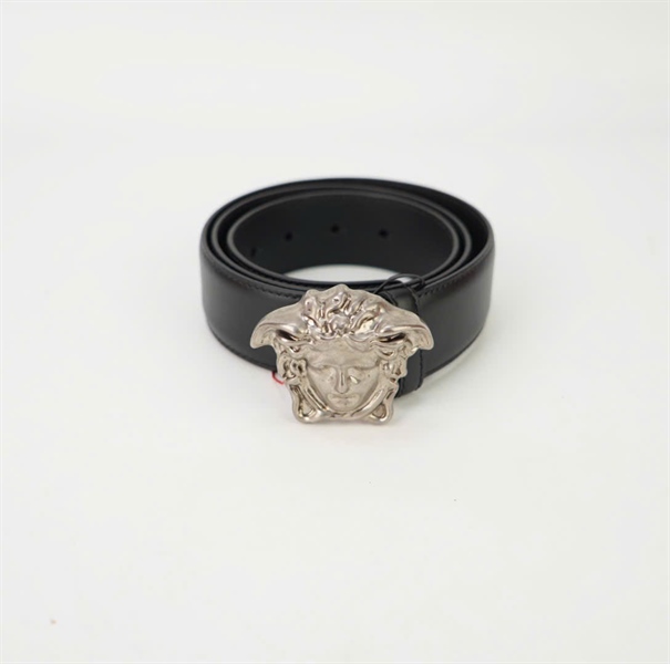 Thắt lưng Versace đen mặt logo lớn KG+