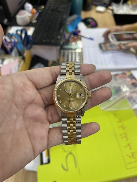 Đồng hồ Rolex mặt vàng số đính kc KG+ (62523H-18)