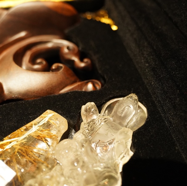 Tác phẩm Quan Âm Tự Tại tóc vàng 893233 KG+