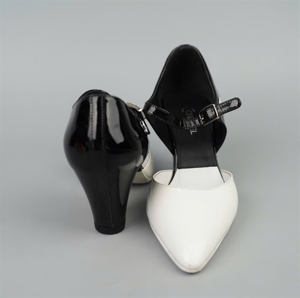 Giày Chanel trắng đen đế 9p sz38.5 KG+