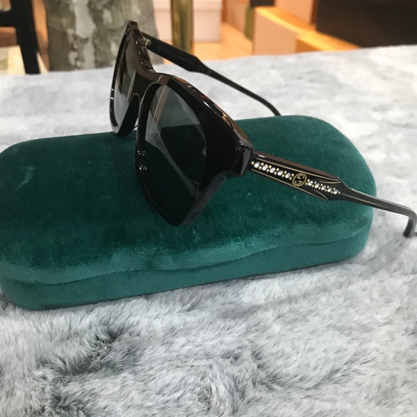 Kính đen GG gọng đính đá KG+