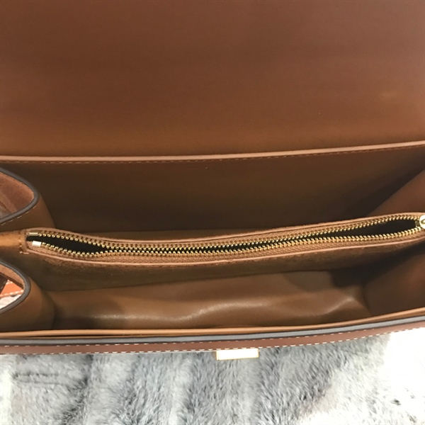 Túi Tory Burch trắng viền nâu ++