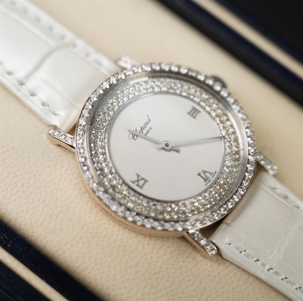 Đồng hồ Chopard mặt tròn quai trắng (163154) sz34 KG+