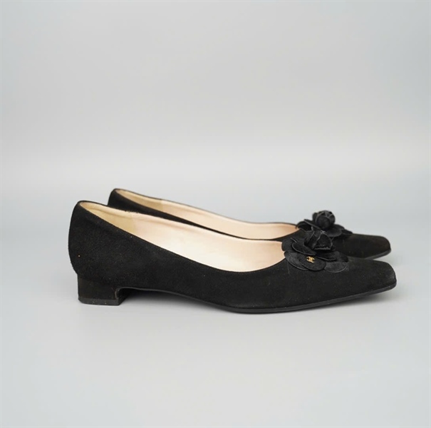 Giày Chanel đen hoa trà sz36 cao 3p KG+