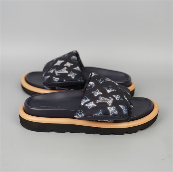 Dép LV xanh hoa trắng sz38 KG+