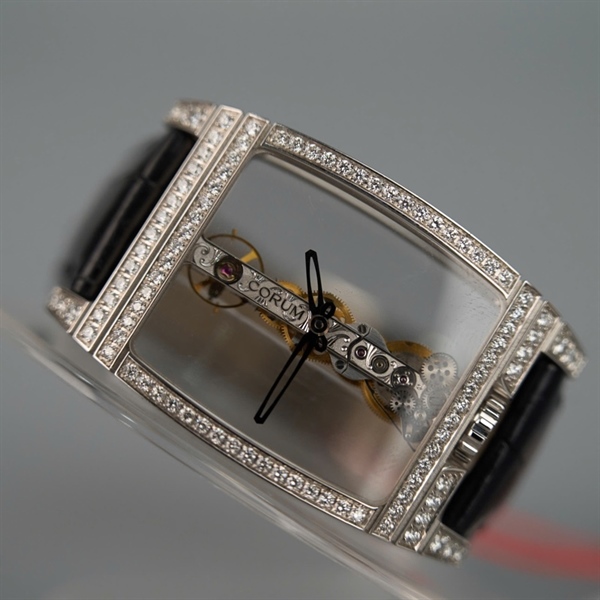 Đồng hồ Corum mặt vuông quai đen 220695 (HC) KG+