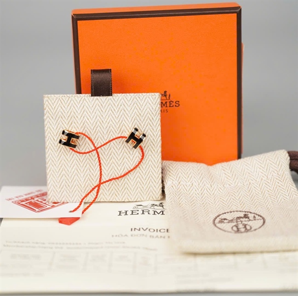 Bông tai Hermes chữ H đen KG+