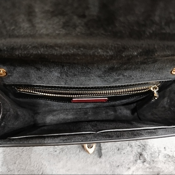 Túi Valentino đen , môi đỏ +