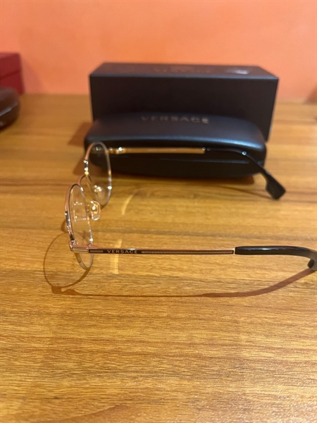 Kính Versace gọng tròn vàng KG+
