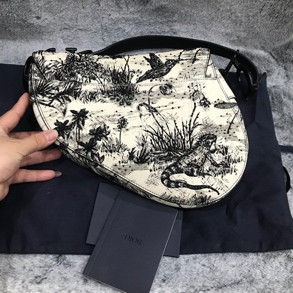 Túi Dior Sadle đen trắng +
