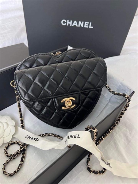 Túi Chanel trái tim màu đen +