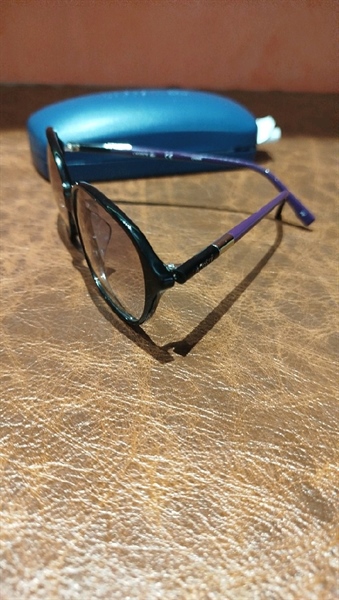 Kính Lacoste L854SA 001 đen tím KG+