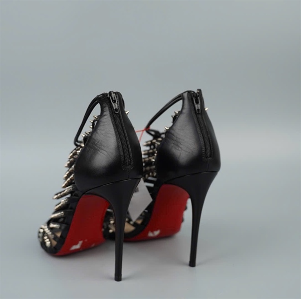 Giày Louboutin đen đính đinh đế 10p sz36.5 KG +
