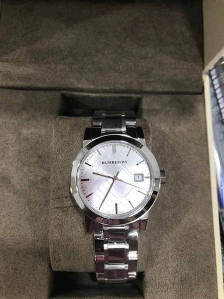 DH Burberry Trắng 28inch KG+