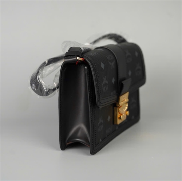 Túi MCM đen sz22 KG+