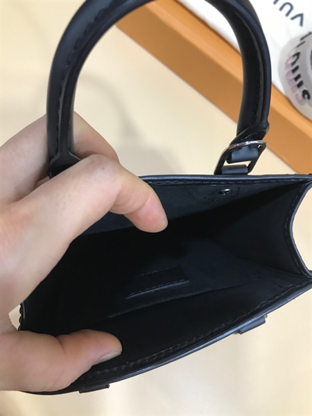 Túi LV Đứng Vân Đen 13.5cm KG+