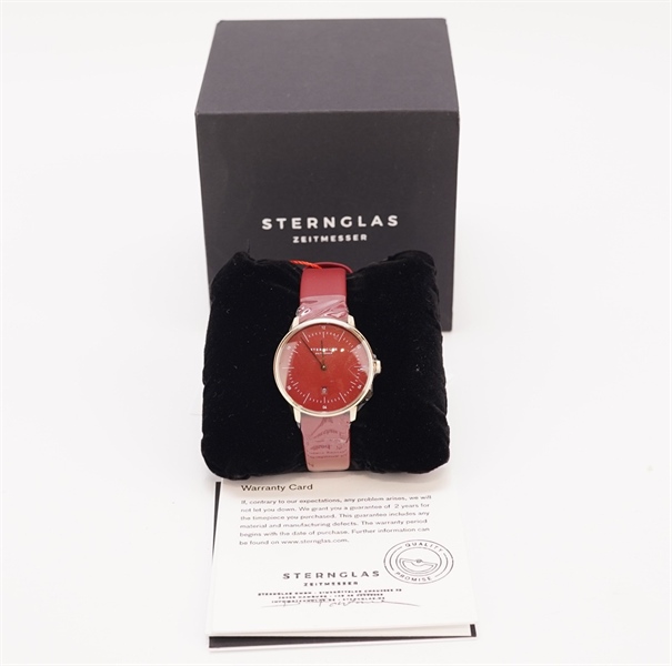 Đồng hồ Sternglas màu đỏ KG+