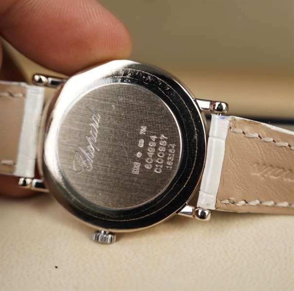 Đồng hồ Chopard mặt tròn quai trắng (163154) sz34 KG+