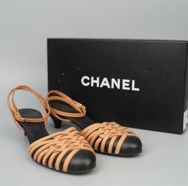 Giày Chanel màu nâu sz36 cao 4p KG+