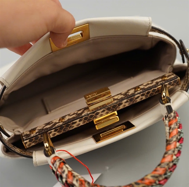 Túi Fendi trắng sz25 KG+